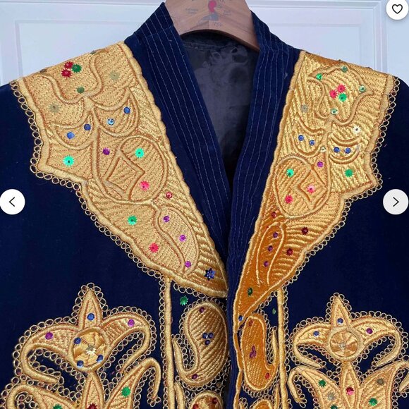 Handmade Bukhara Velvet Chapan: Embroidered Uzbek Kaftan Costume - Picture 2 of 10